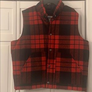 Men’s Plaid red/black puffer vest- Size XL